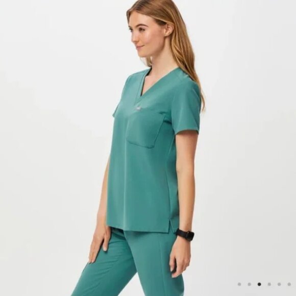 FIGS Cactus Catarina - One-Pocket Scrub Top - Picture 3 of 5